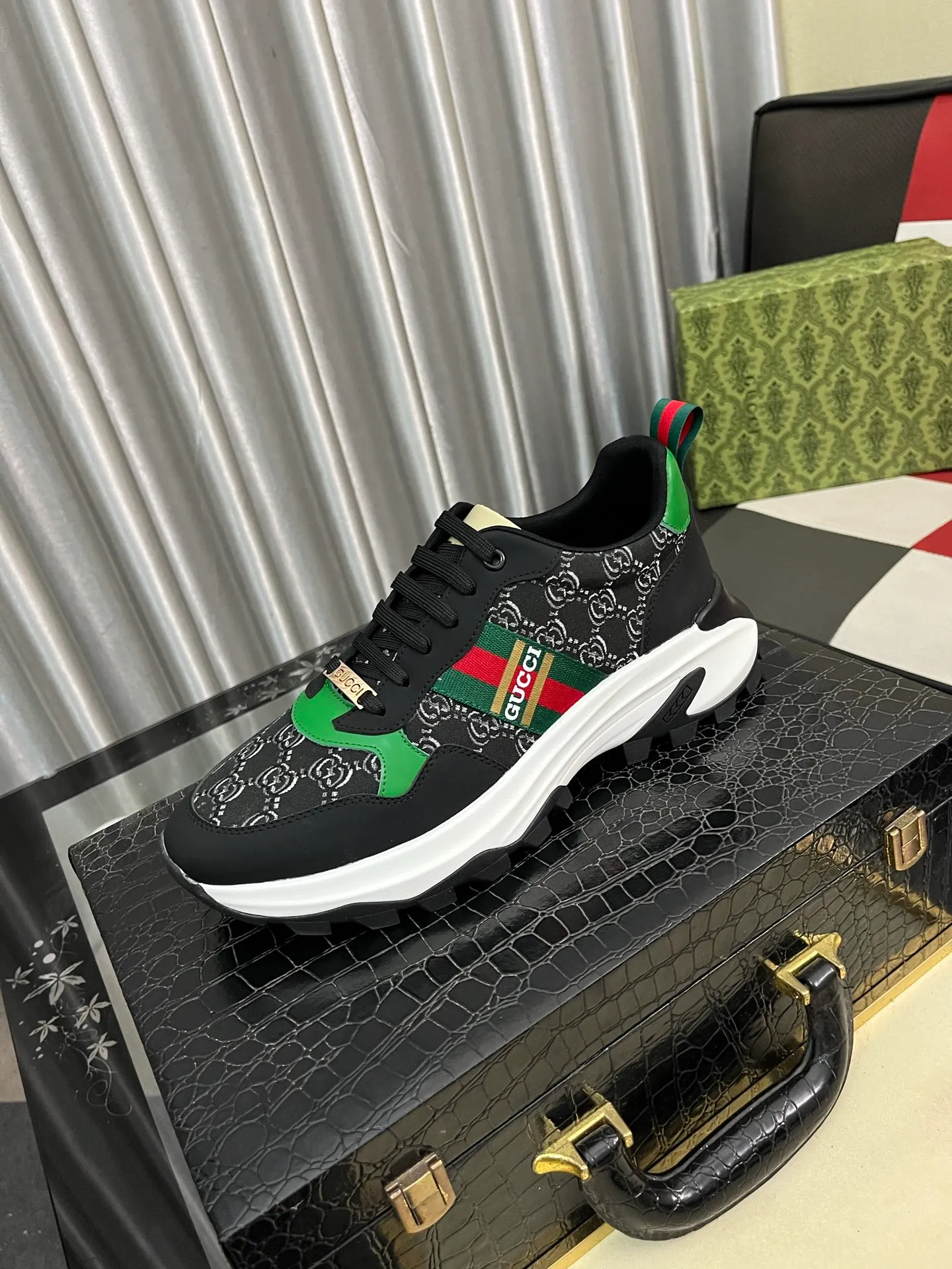 Men's shoes 💰458⌚️⌚️ Gucci •Gucci original quality. ~ Unique modern style sneakers. 🏃A must-have casual shoe for trendy men😍😍 Original brand imported from Italy, imported original leather, sheep lining (refuses to discolor and grind feet) Sole: Original sole provided by the original factory, French lazy style design ⚠️Fit to the feet, original quality attached, super comfortable original sole, code number: 38-444️⃣Colors available